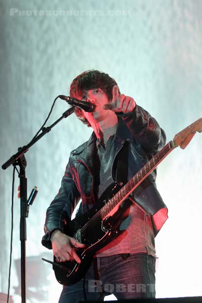 ARCTIC MONKEYS - 2011-07-03 - BELFORT - Presqu'ile du Malsaucy - 